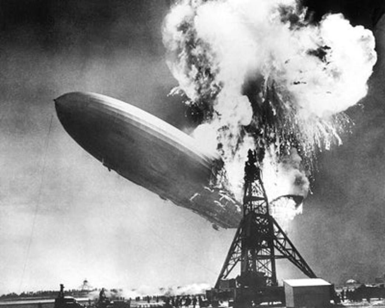 Framed Art Hindenburg Disaster, Lakehurst, NJ, May 6, 1937 by McMahan Photo Archive 8 x 10